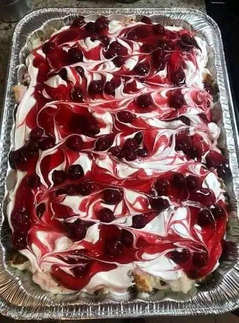 Keto Cheesecake with Cherry Pie Filling🤤
