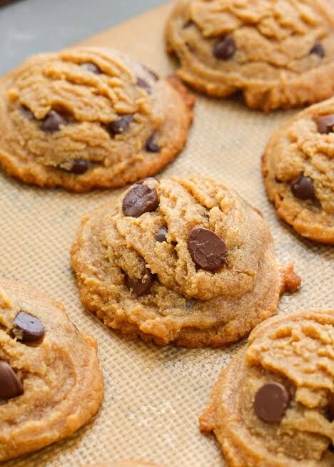 Low Carb Peanut Butter Chocolate Chip Cookies😋