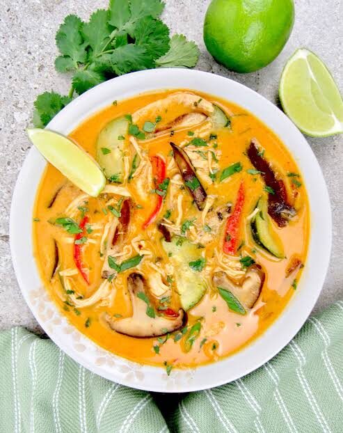 Thai Coconut Soup with Chicken and Low-Carb Vegetables😋