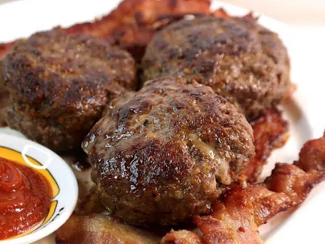 Keto cheese-stuffed-burgers-air-fryer