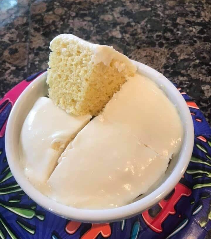 Keto lemon mug cake