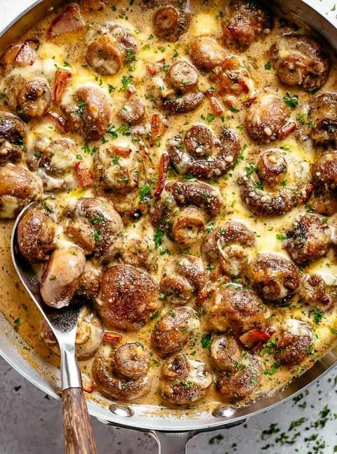 Creamy garlic mushrooms and bacon