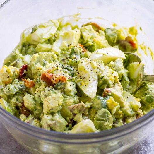 Delicate Salad with Chicken and Avocado