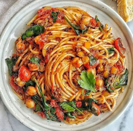 Roasted Tomato Spaghetti with Spinach & Chickpeas