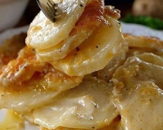 Easy & Delicious Cheesy Garlic Scalloped Potato !!