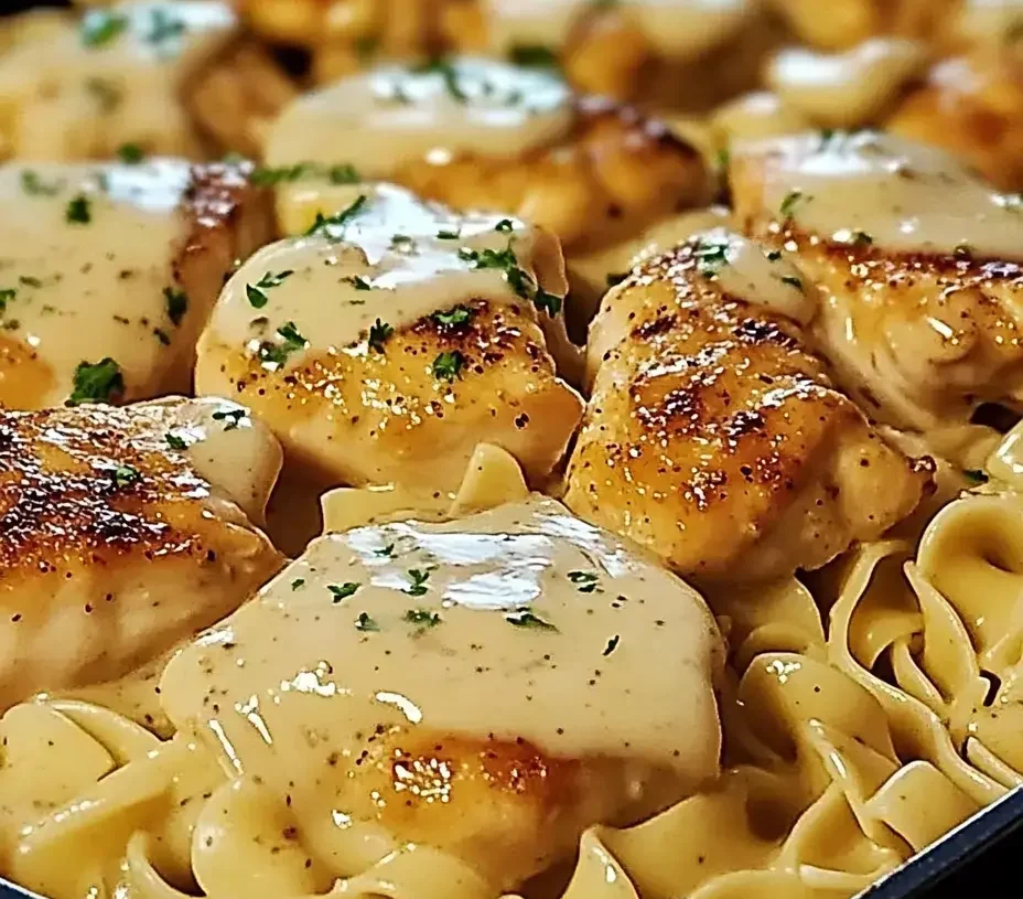 CREAMY GARLIC CHICKEN & NOODLES SKILLET