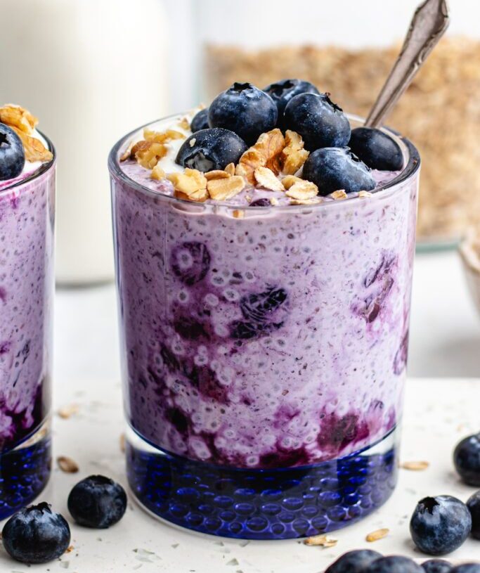 High-Protein Overnight Oats with Yogurt & Blueberries