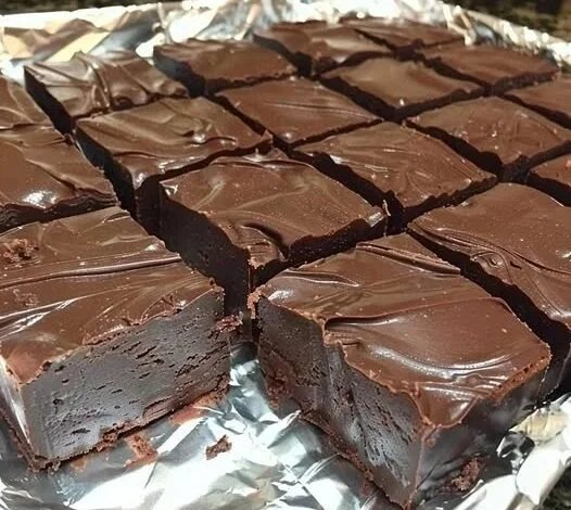 Sugar-Free Chocolate Peanut Butter Fudge