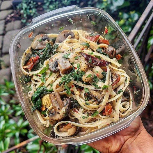 Vegan Linguine with Mushrooms, Olives,