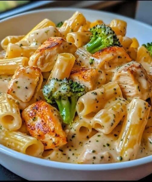 Garlic Butter Chicken with Broccoli and Penne – A Creamy, Irresistible Delight