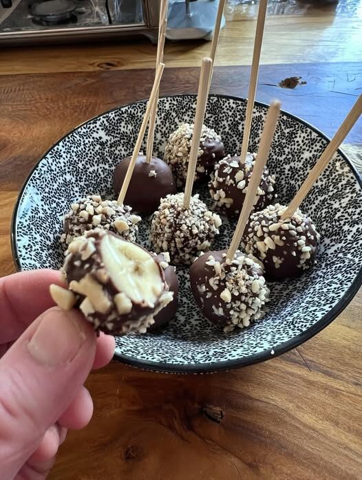 Banana Chocolate Pops – The Frozen Treat That Tastes Like Childhood (But Won’t Spike Your Blood Sugar)”