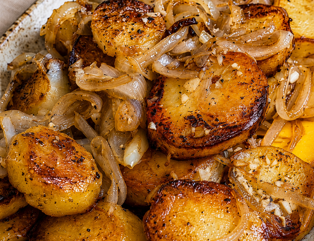 🥔 Garlic Butter Roasted Potatoes with Caramelized Onions