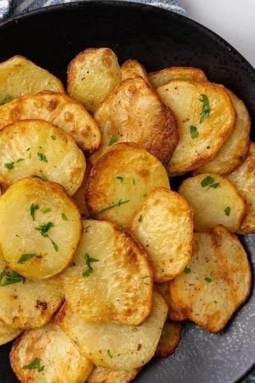 Crispy Garlic Roasted Potato Slices