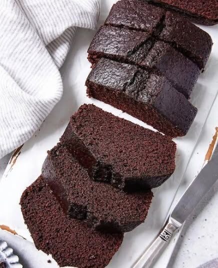 THE BEST VEGAN CHOCOLATE CAKE