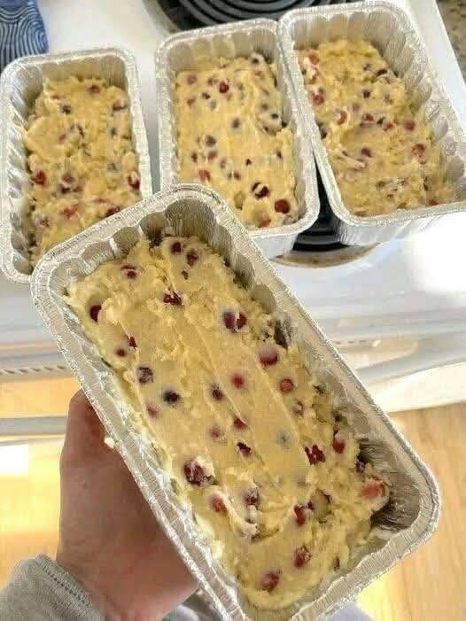 🍒 Cranberry White Chocolate Loaf Cake