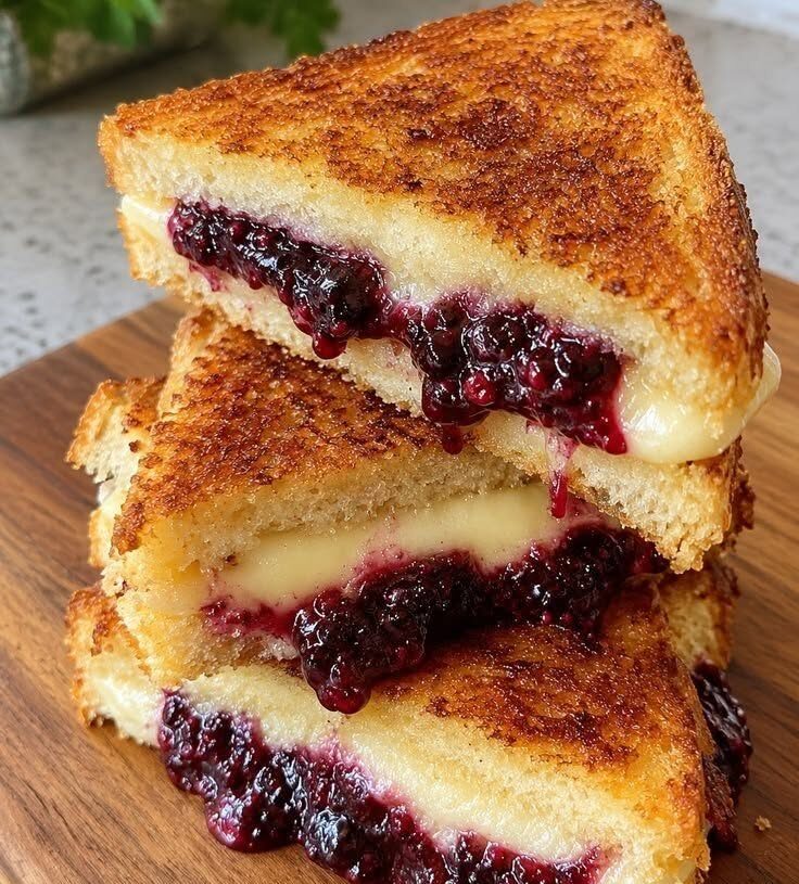 Blackberry & Brie Grilled Cheese Sandwich