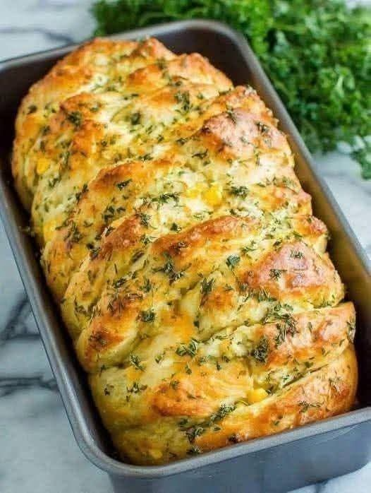 Garlic Herb Pull-Apart Bread