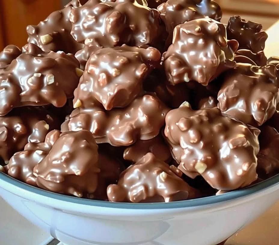 Easy Chocolate Peanut Clusters