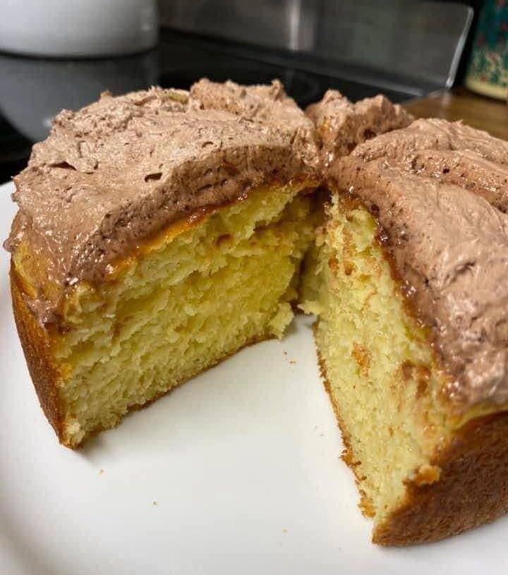 Vanilla Sponge Cake with Whipped Chocolate Frosting