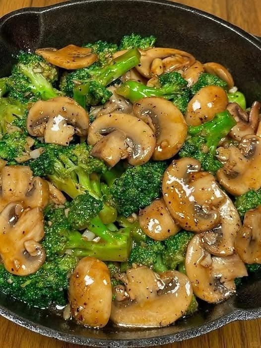 Garlic Butter Mushroom and Broccoli Skillet
