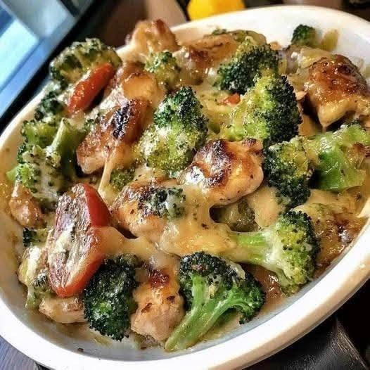 Cheesy Garlic Chicken and Broccoli Bake